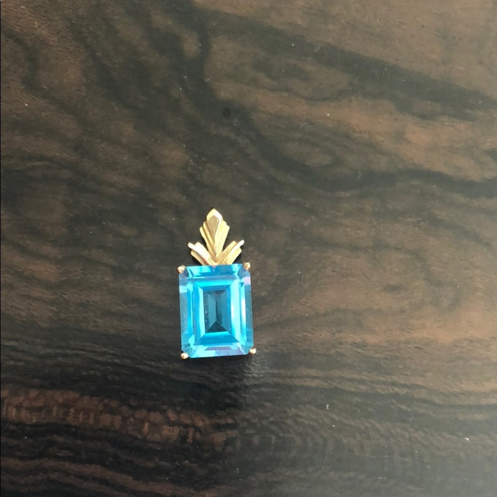 Aquamarine pendant